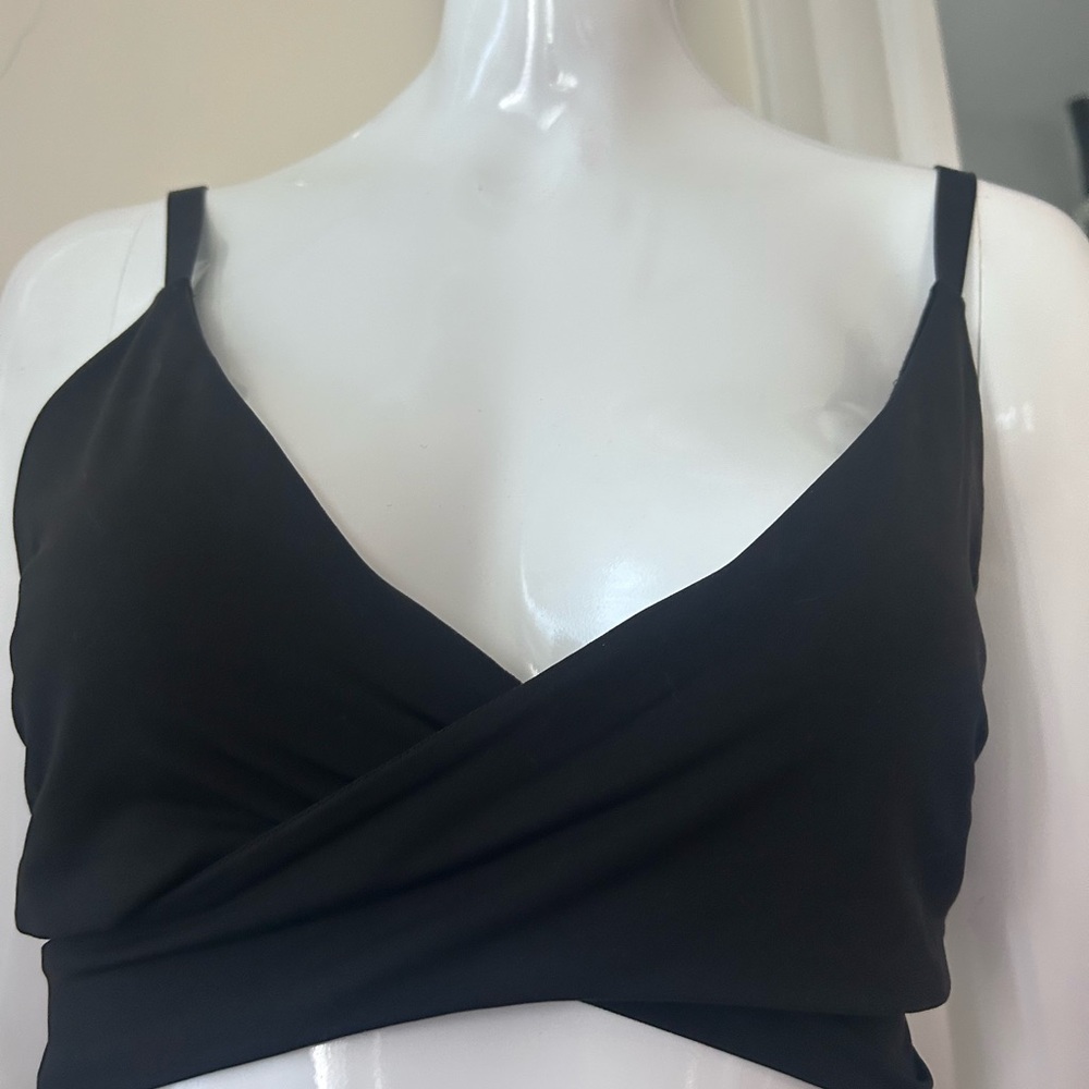Lululemon Athletica Black Activewear Top in size 8